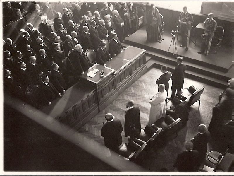 E. de Martonne dans la salle d'honneur (Aula Magna) de l'université, octobre 1930