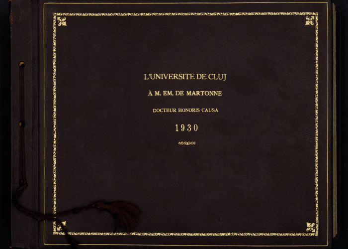 Couverture de l'album photographique offert à Emmanuel de Martonne par l'Université de Cluj en 1930