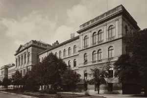 Façade de l'Université de Cluj dans les années 1920