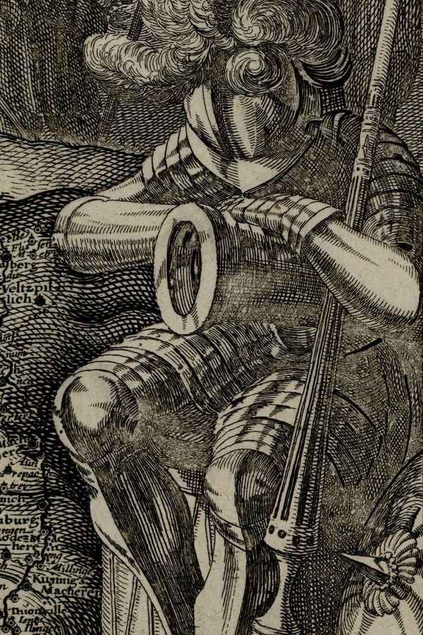 Détail du Leo Belgicus : personnage en armure complète, appuyé sur le fût d’un canon, lance et bouclier posés au sol, représentant la guerre endormie (Slapende Oorlogh) et symbolisant l'arrêt du conflit pendant la trêve de Douze Ans.