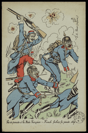 Carte postale colorée : un soldat français en veste bleue et pantalon rouge brandissant un fusil donne un coup de pied dans le derrière d'un soldat allemand au casque à pointe ; un second soldat allemand transpercé par une baillonnette tente de s'enfuir. Explosions en arrière-plan.