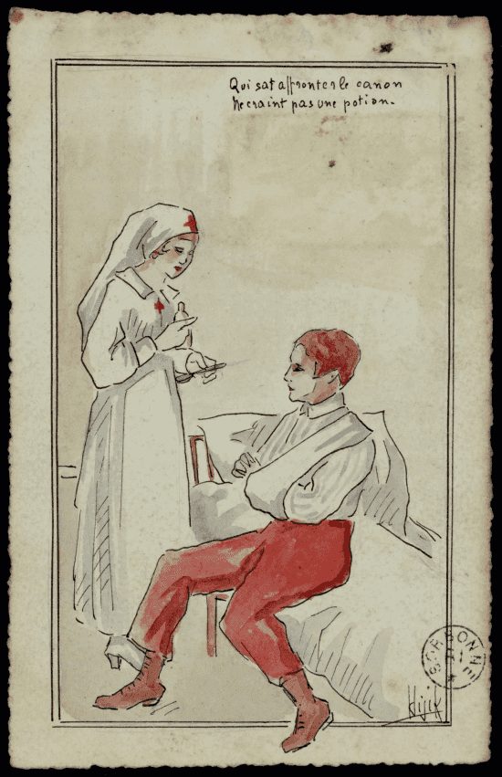 Carte aquarellée sur papier brut : une infirmière debout en voile et robe blancs à croix rouge présente une cuillère de potion à un soldat assis sur un lit, vêtu d'un pantalon rouge, un bras en écharpe.