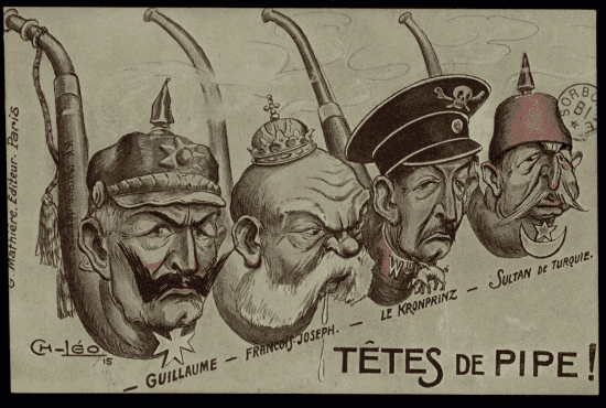 Carte postale caricaturale présentant quatre têtes en forme de pipes étiquetées « Guillaume », « François-Joseph », « Le Kronprinz » et « Sultan de Turquie ».