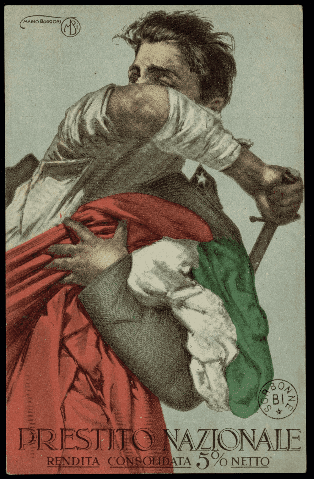 Carte postale italienne : un homme, en chemise blanche et portant un bandage à l'avant-bras droit, tient un sabre et porte un grand drapeau tricolore italien vert-blanc-rouge.