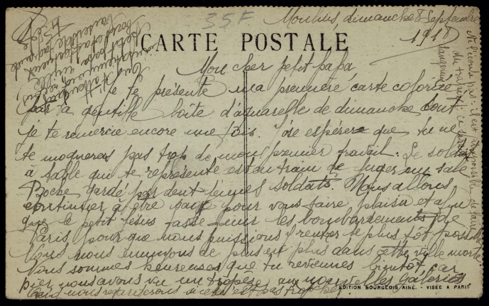 Verso de carte postale : texte manuscrit d'écriture enfantine à l'encre, commençant par « Mon cher petit papa », sur fond d'en-tête imprimé « CARTE POSTALE ».