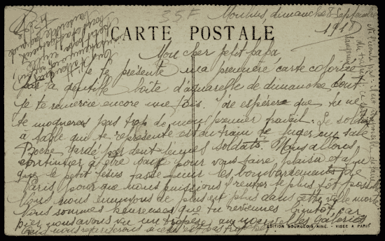 Verso de carte postale : texte manuscrit d'écriture enfantine à l'encre, commençant par « Mon cher petit papa », sur fond d'en-tête imprimé « CARTE POSTALE ».