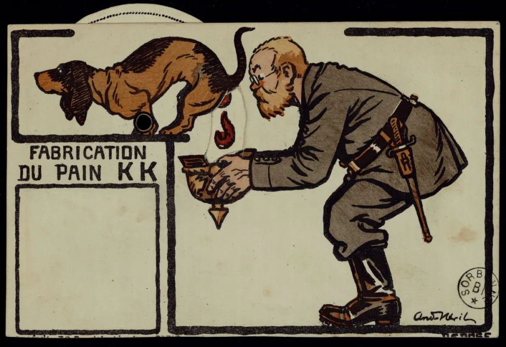 Carte à système, position 1 : un soldat allemand barbu en uniforme, sabre au côté, tient son casque à pointe retourné sous le derrière d'un teckel juché sur un muret sur lequel est inscrit « Fabrication du pain KK ». Les déjections de l'animal tombent dans le casque.