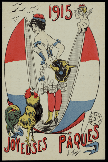 Carte postale colorée : une femme en corset et jupon court, portant un képi rouge et bleu, surgit d'un œuf de Pâques tricolore qui s'ouvre en deux par le milieu. Elle tient un casque à pointe collé sur son derrière. Un coq gaulois en bas à gauche, un angelot coiffé d'un képi en haut à droite.
