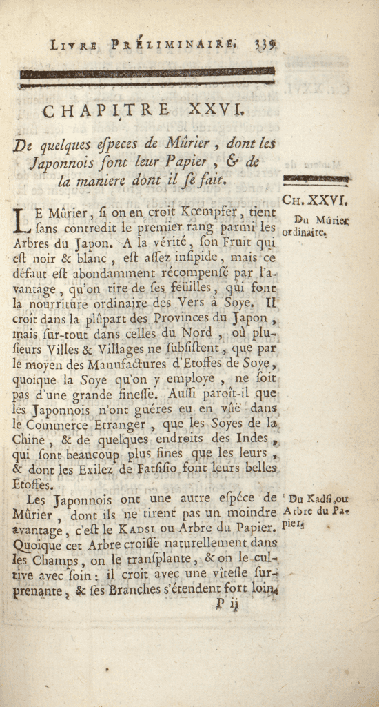 Page imprimée en caractères typographiques du XVIIIe siècle, présentant le chapitre XXVI intitulé « De quelques especes de Mûrier, dont les Japonnois font leur Papier » ; titres en lettres capitales espacées, texte en une colonne avec notes dans la marge de droite.