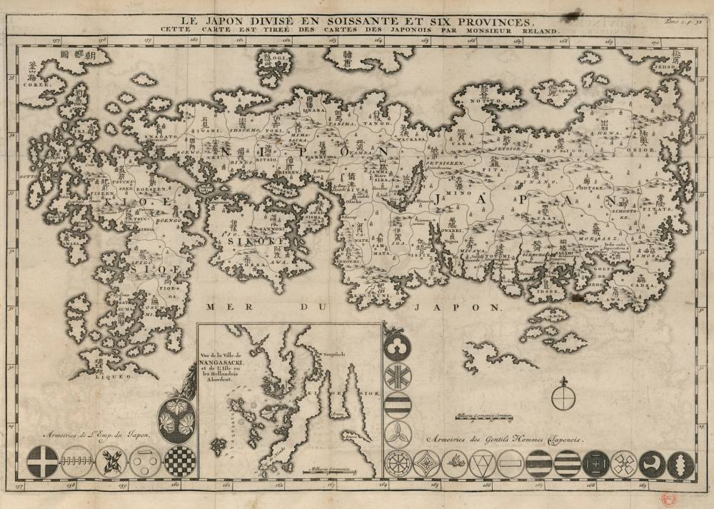 Carte gravée en noir et blanc de l'archipel japonais divisé en provinces nommées en kanji et en transcription phonétique ; encarts en bas figurant une vue de Nagasaki, des armoiries impériales et des blasons de seigneurs japonais.