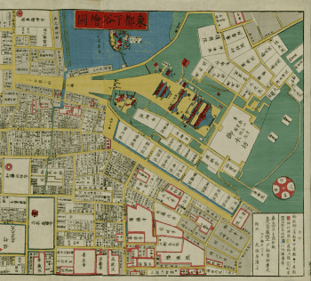 Carte du quartier de Shitaya tirée de l'Edo kiriezu : complexe de temples figuré en vue picturale avec toits à double pente en rouge et bleu sur fond jaune, îlots résidentiels encadrés en rose sur fond blanc, rues en jaune, espaces verts en aplat vert, canaux en bleu, légende colorée en bas à droite.