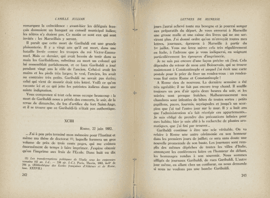 Double page de livre présentant du texte imprimé.