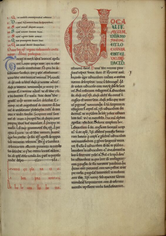 MS 166, f. 4r. Page d'un manuscrit médiéval sur parchemin : texte sur deux colonnes ; en partie supérieure de la colonne de gauche, petites initiales à l'encre rouge et verte en alternance et de module supérieur, initiale T à l'encre bleu ciel marquant le début du texte "T/ercius in Moysi libris Leviticus" ; en partie inférieure de la colonne de gauche, 3 lignes à l'encre rouge avec interlignes espacés et espaces ménagés entre syllabes des mots ; en partie supérieure de la colonne de droite, grande initiale de couleur rouge, ornée de motifs végétaux stylisés marquant le début du texte "U/ocauit autem..." ; à droite de l'initiale, alternance de lignes en rouge et vert.