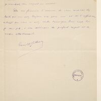 Dernière page d'une lettre manuscrite à l'encre bleue avec la signature de Camille Jullian et un tampon noir Bibliothèque Institut de France